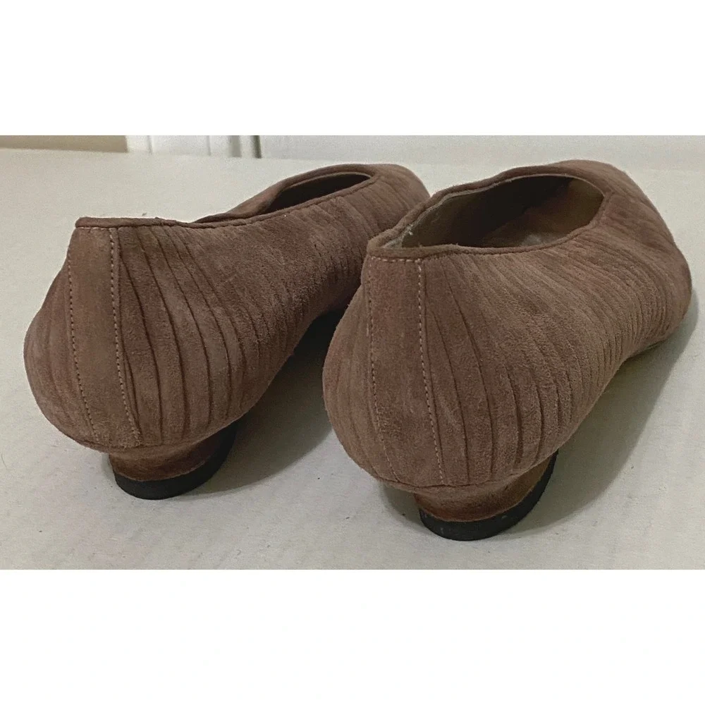 Anne Klein Vtg 80s Taupe Pleated Suede Low Heel Pumps Made in Italy Size 7.5M